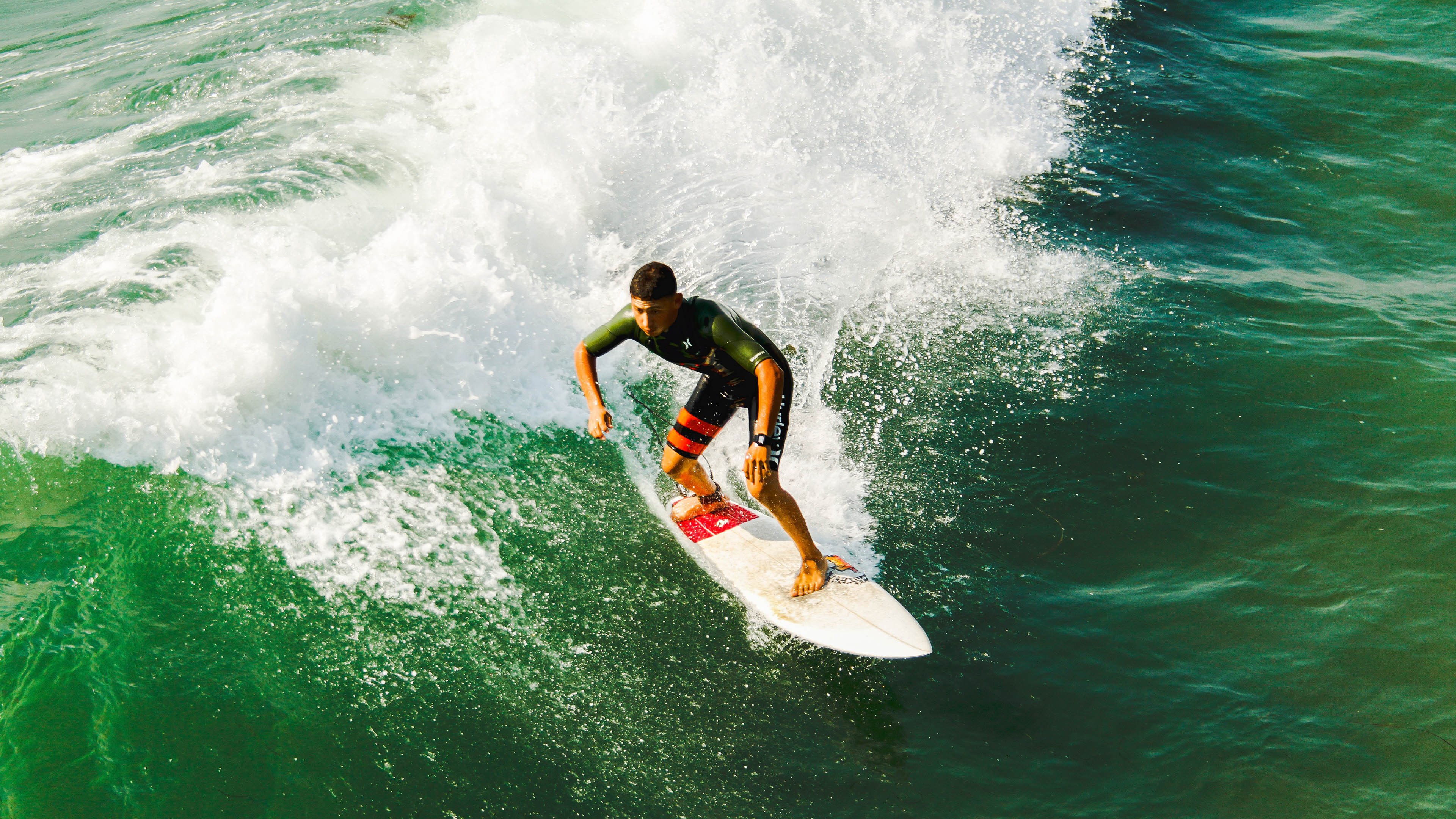 奥运周期关键战焦点战,骑士险胜掘金,一场战术与意志的较量