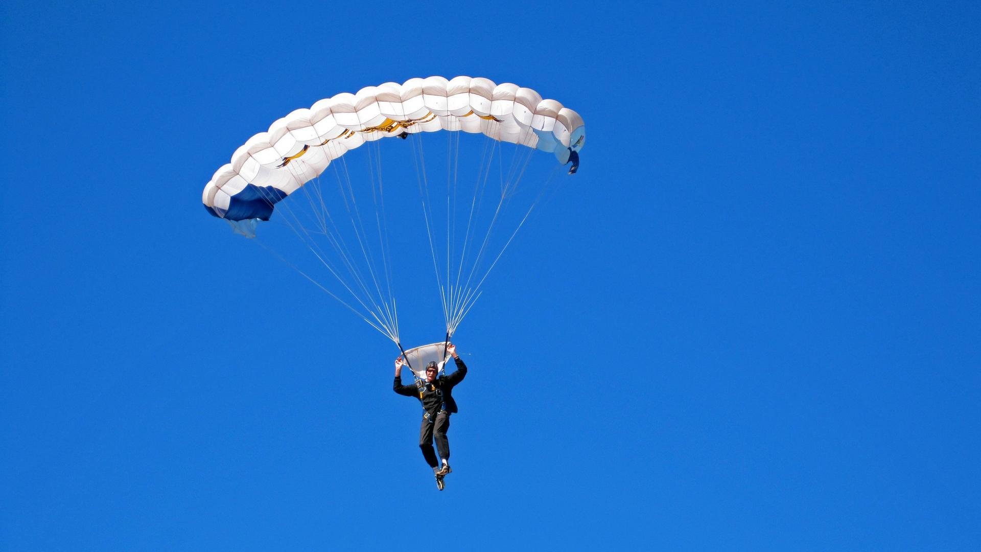 羽坛新纪元，李梓嘉率泰国队3-0横扫法国，亚洲力量重塑世界格局